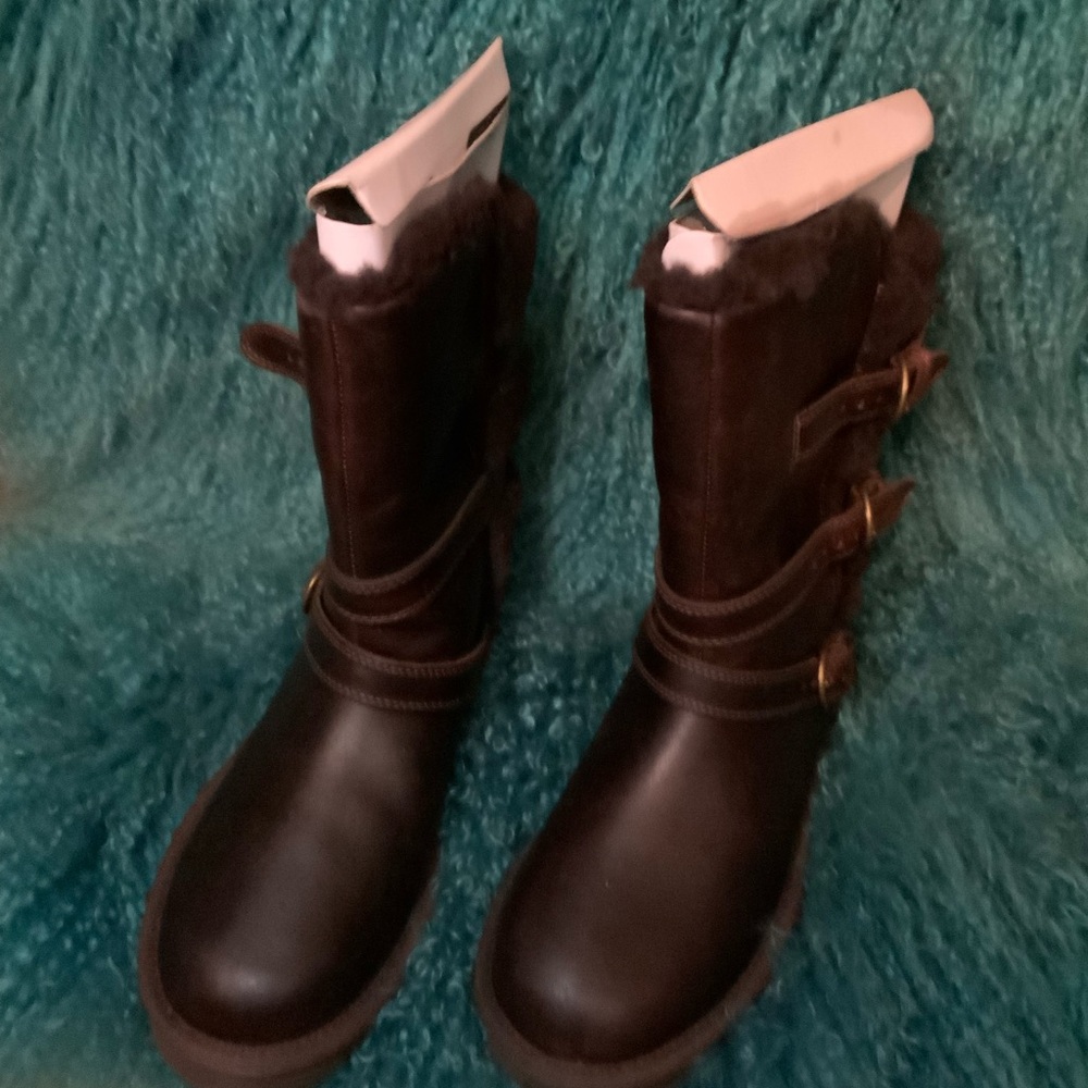 Ugg W Becket Brown Leather, New in Box Never worn size 7